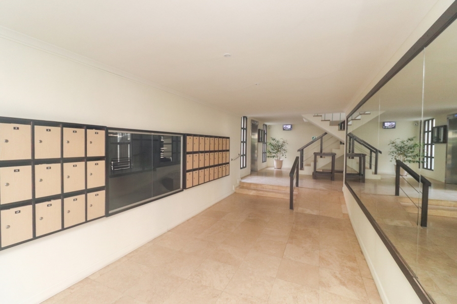 2 Bedroom Property for Sale in Sea Point Western Cape
